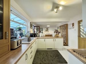 Photo 16- click for photo gallery